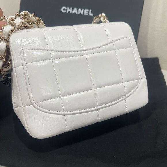Chanel White mini Lambskin Monacoco crossbody Flap Bag - Picture 11 of 16